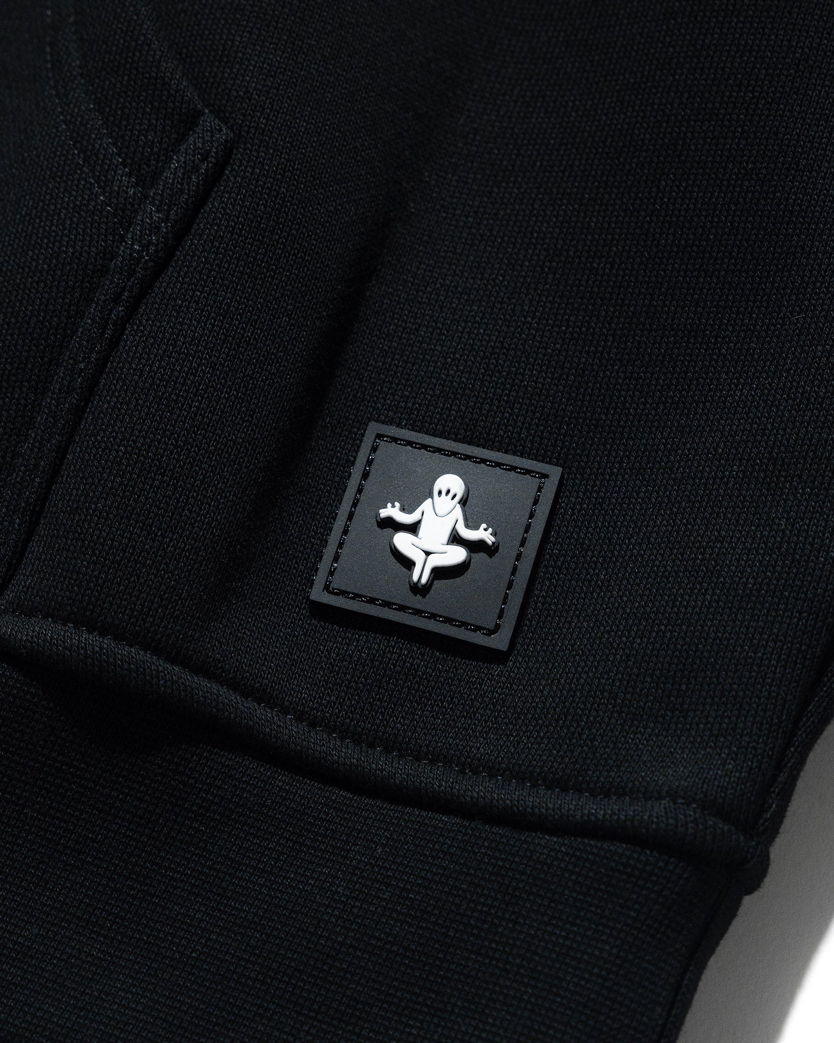 Central Cropped Hoodie- Black